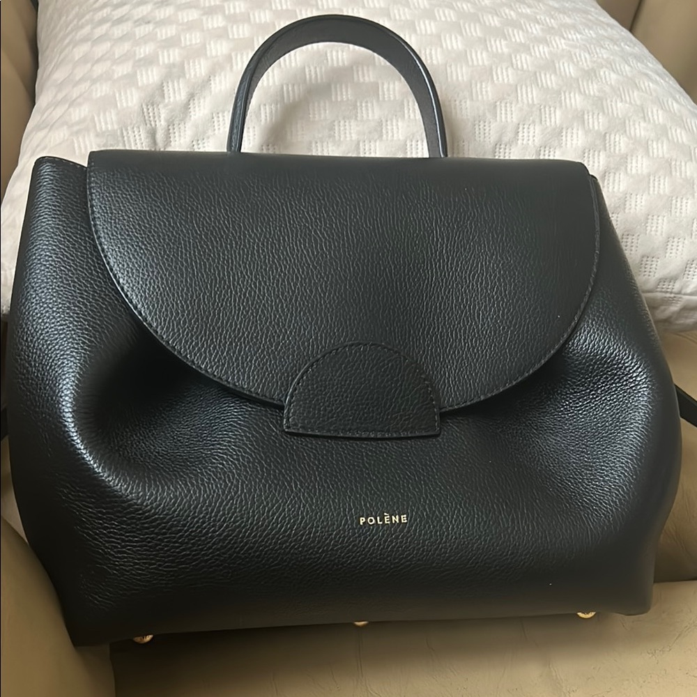 Authentic Polene numéro un large bag.
Pebbled textured leather. Excellent con.